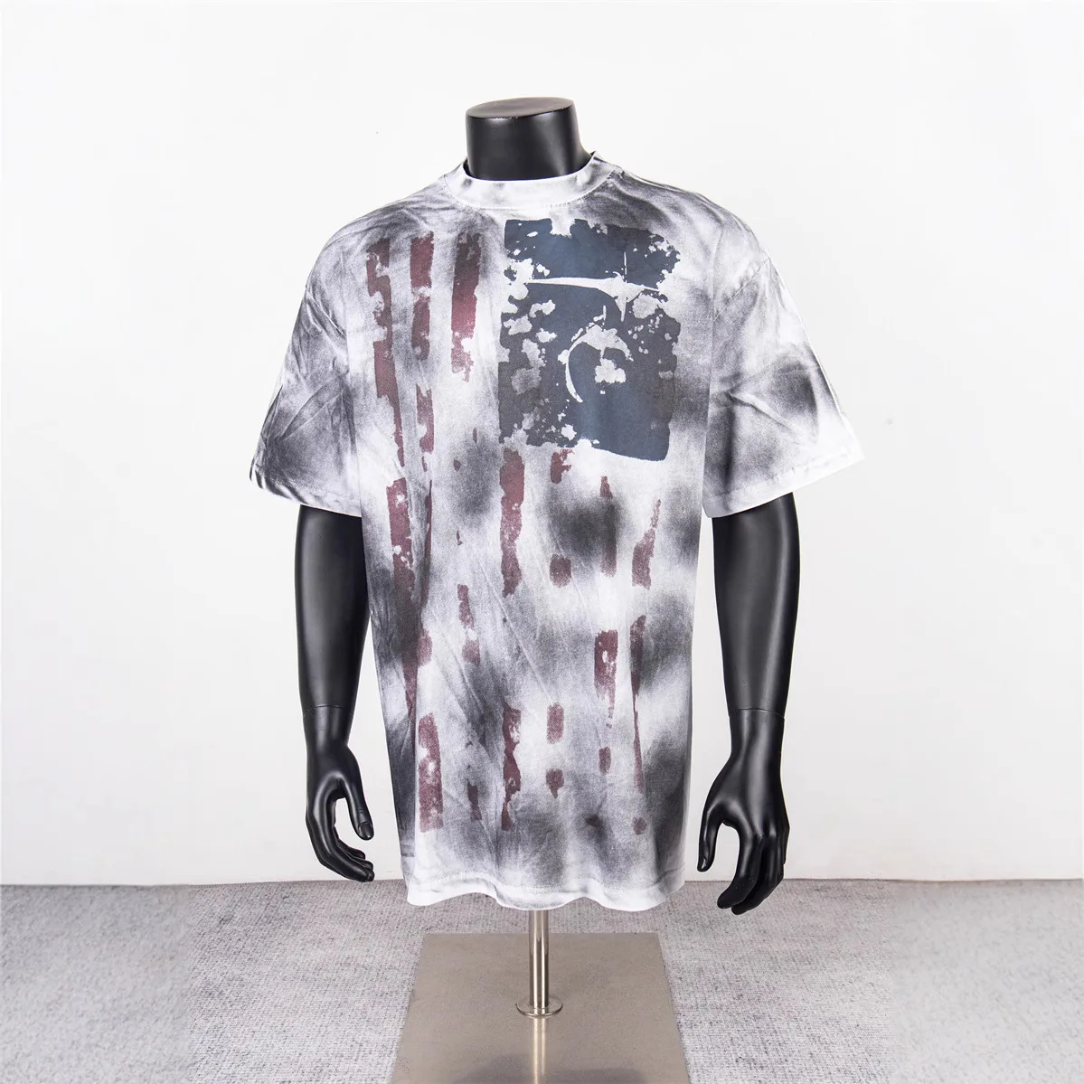 Thug club streetwear rough and dirty faded and blurry printed T-shirt loose fit for both men and women trendy style
