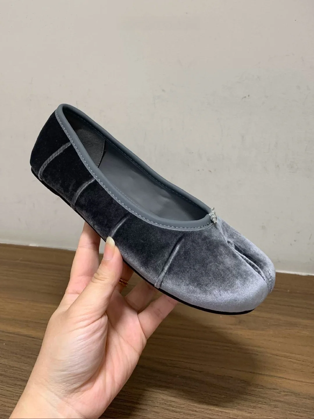 scarpe-a-zampa-di-maiale-stile-semplice-ballerine-slip-on-con-fondo-piatto-superficie-in-velluto-mary-jane-nuove-scarpe-singole-moda-2026