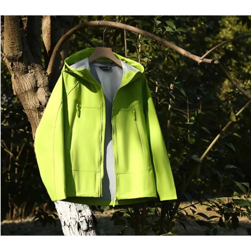 

Весенняя новая уличная спортивная повседневная трехнепроницаемая ветровка цвета макарон для пар, куртка с капюшоном для мужчин, индивидуальная