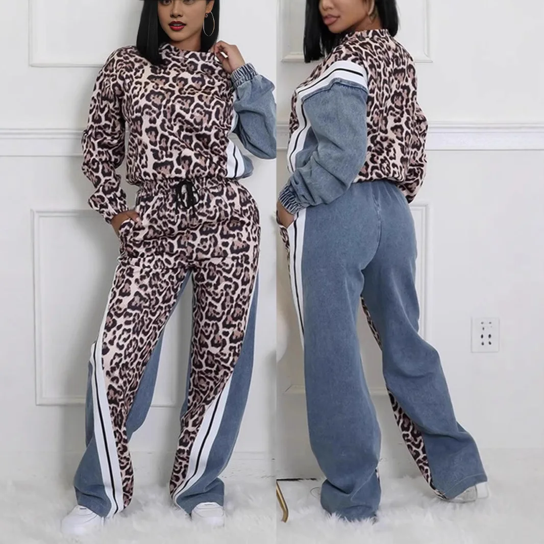 طقم نسائي مكون من قطعتين لخريف 2025 بلوفر بأكمام طويلة مطبوع عليه شريط الفهد ومجموعة بناطيل جينز عصرية برباط غير رسمي