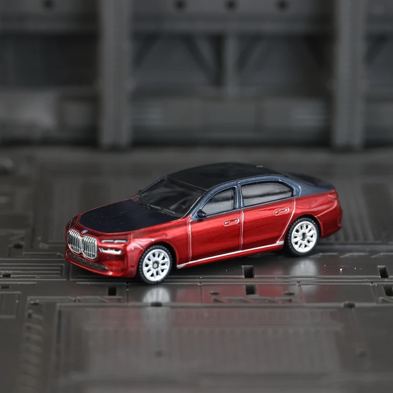 

CCA 1:72 BMW i7 модель автомобиля из сплава, коллекция украшений, раздвижные противоударные игрушки, изысканное моделирование моделирования
