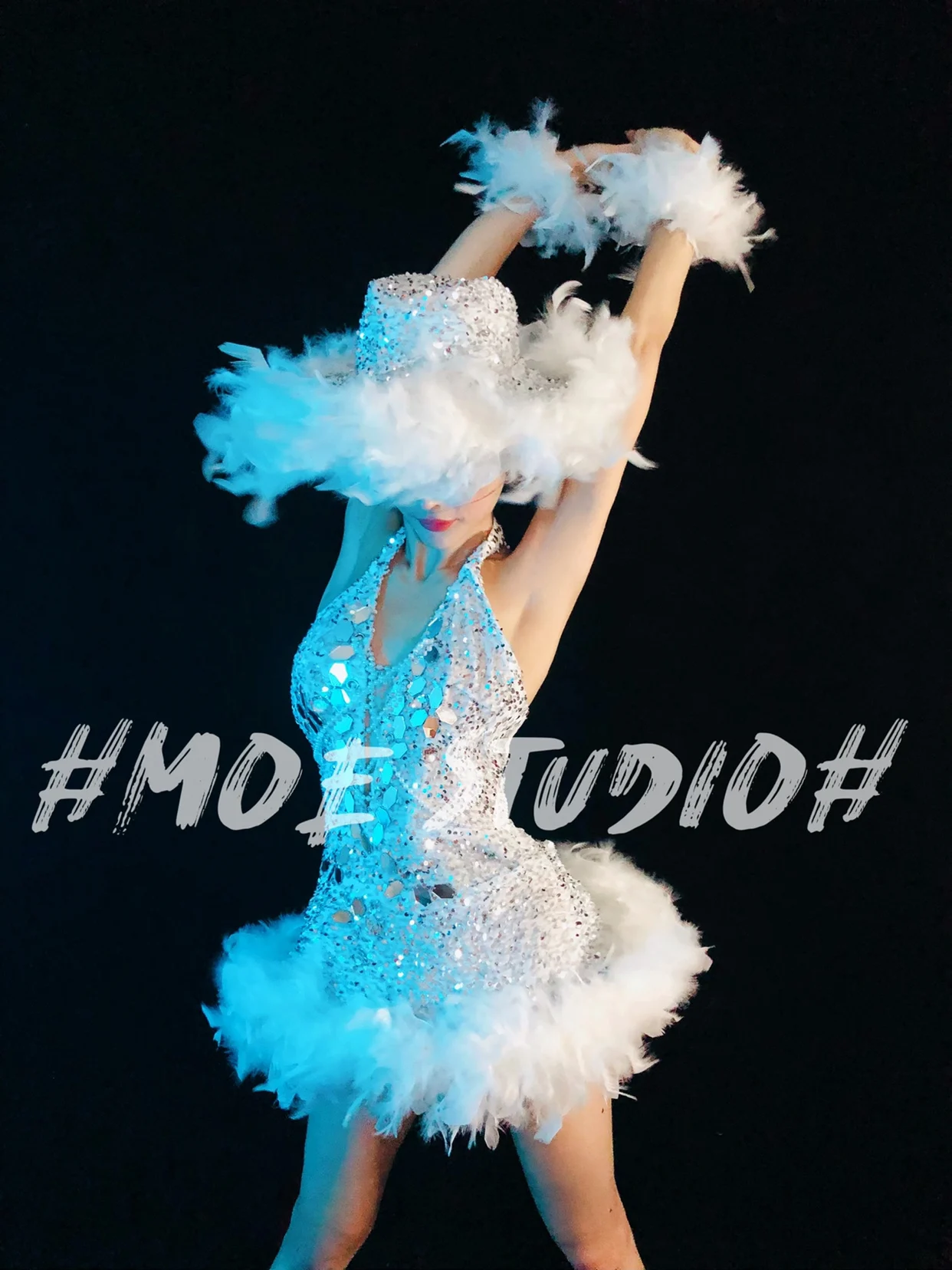 2025 Hot Selling New Atmospheric Water Diamond White Feather Fashion Performance Dress Nightclub Bar Gogo Show Set yj032