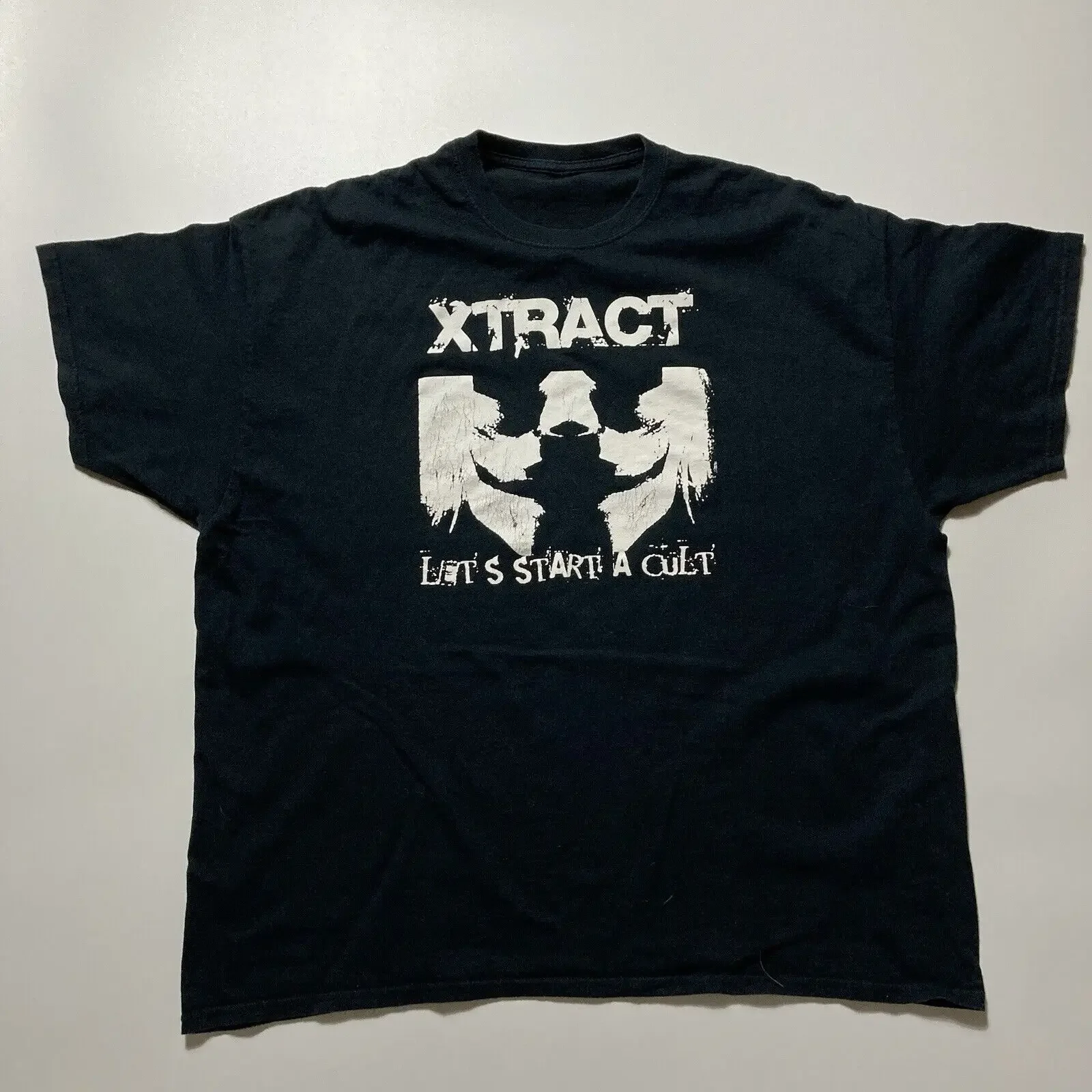 Винтажная футболка с культовой панк-рок-группой «Стракт Let’s Start» Винтажная футболка с культовой панк-рок-группой «Стракт Let’s Start»