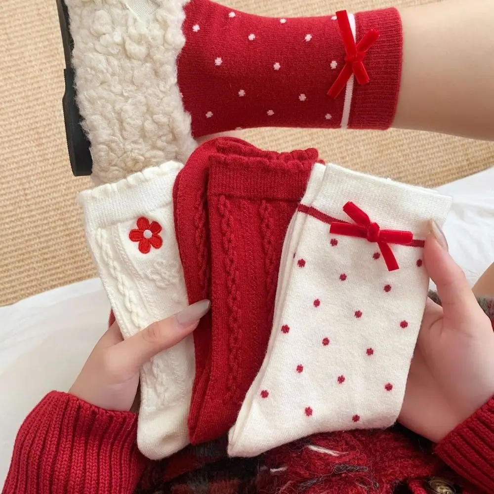 حسن الحظ Bowknot السنة الجديدة الجوارب النسائية كشكش النقاط الحصان العام الجوارب الحمراء زهرة منتصف أنبوب الخريف الشتاء الجوارب الحمراء المهرجانات #1