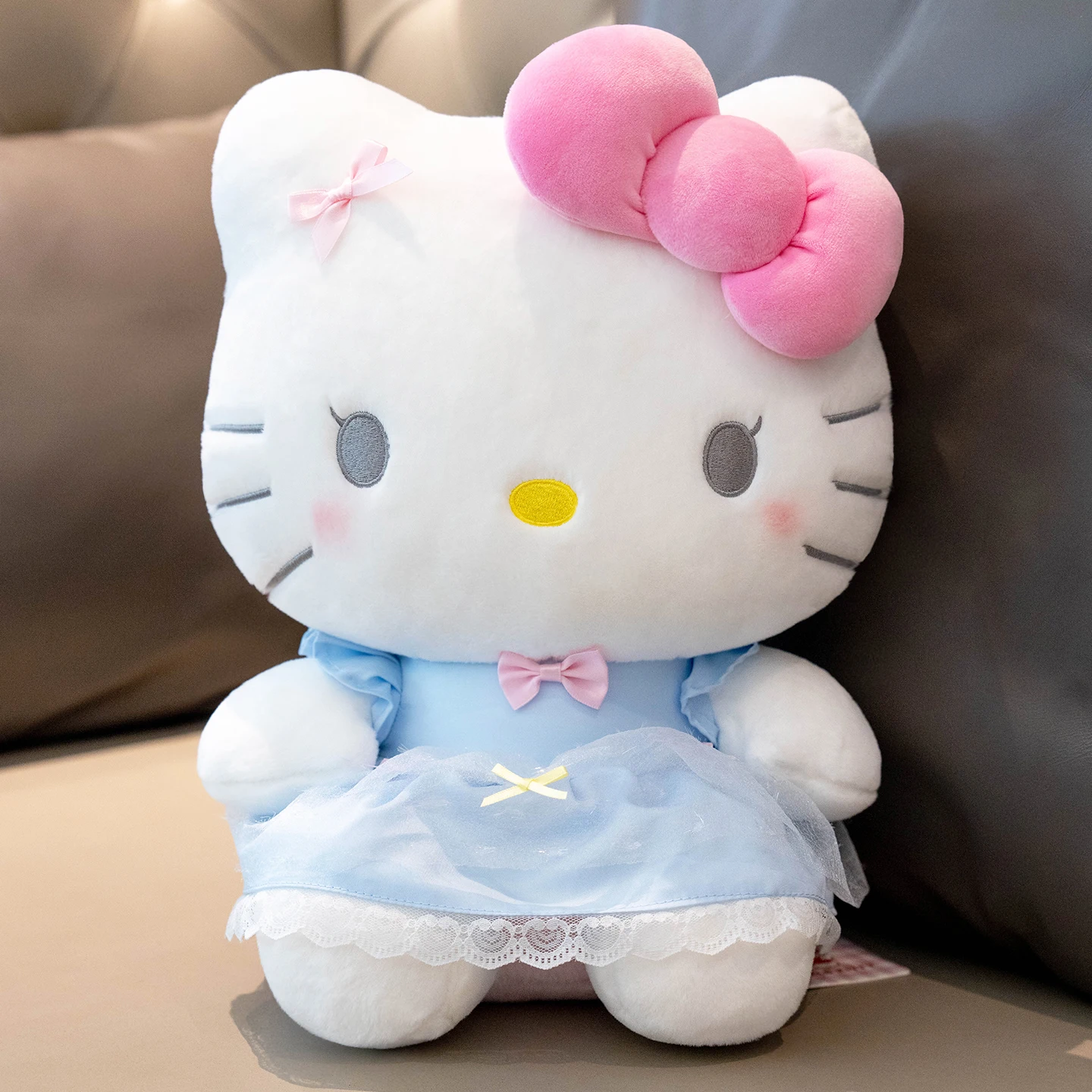 

Аутентичная плюшевая кукла Sanrio HelloKitty в женском платье Hello Kitty, мягкая кукла KT Cat, плюшевая игрушка в подарок для женщин