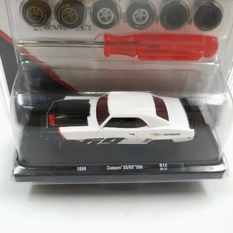 

M2 Machines 1: 64 Scale 1969 Camaro ss/RS 396 Alloy Car Model Static Collection Decorated Holiday Gifts Toys