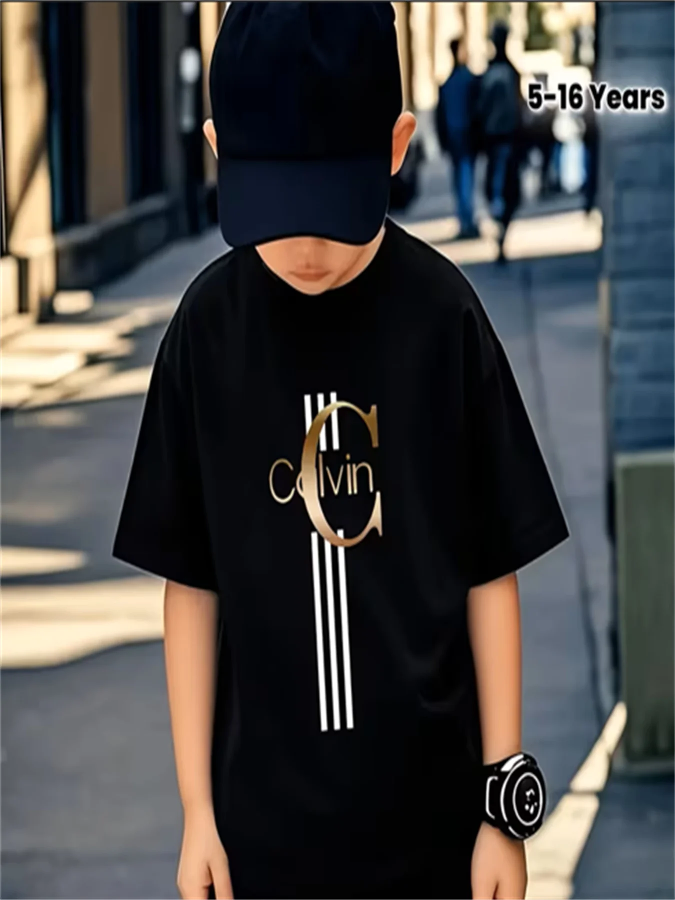 

Повседневная футболка с короткими рукавами для мальчиков — белая с буквенным принтом золотого кальвина, круглым вырезом, средней эластичной спортивной ткани