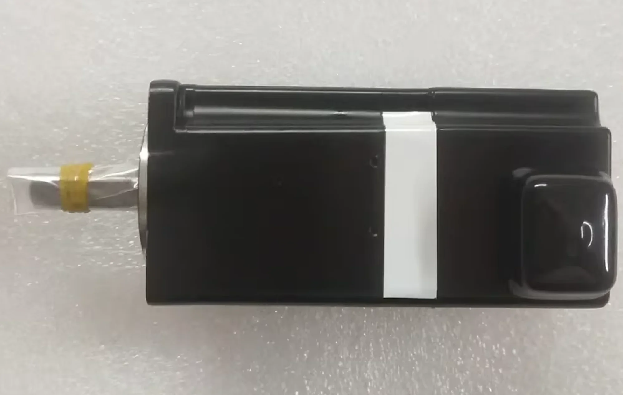 

SGMJV-01ADABC Совершенно новый серводвигатель, оригинальный, SGMJV 01ADABC, быстрая доставка