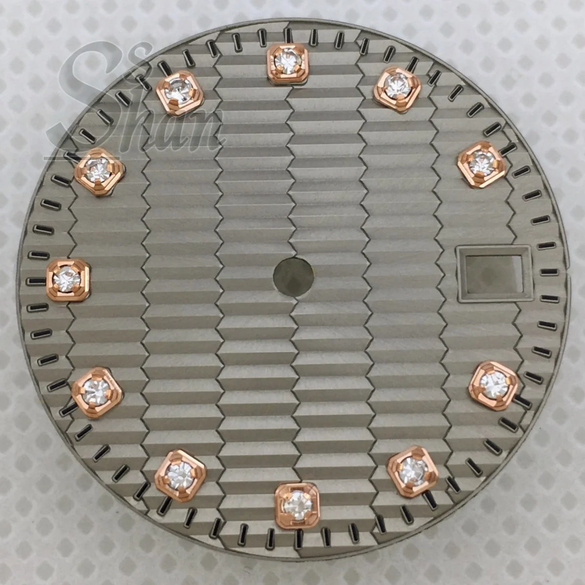 

Алмазный индекс одного циферблата с вечным календарем диаметром 29 мм подходит для аксессуаров автоматических механизмов NH35A/NH36