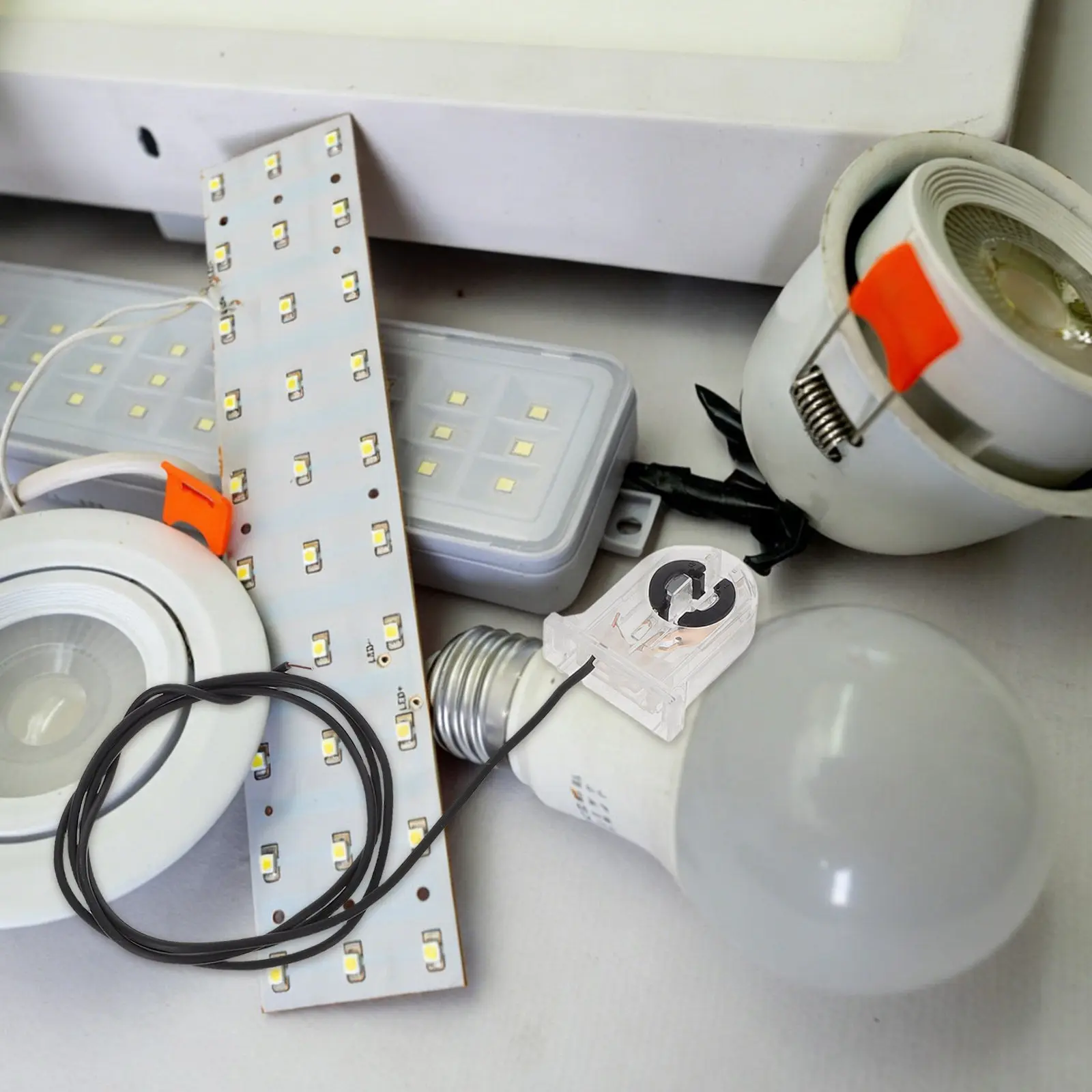 

12Pcs Transparent T8 Lamp Holder Non-Shunted Single Head Socket Turn-Type Replacement Fluorescent Tube Lighting Fixture