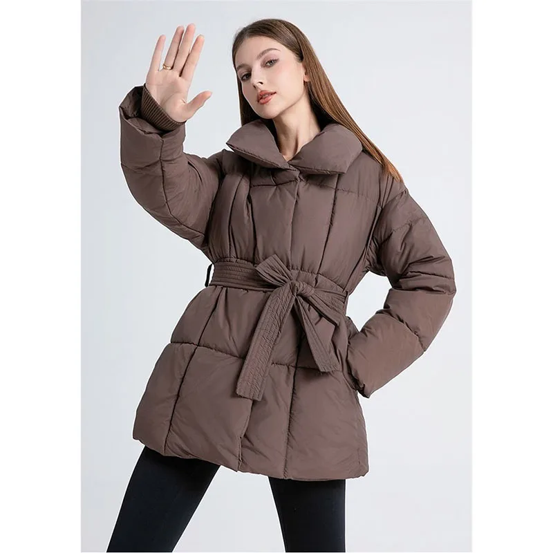 عالية الجودة أسفل معطف المرأة Parkas2025 شتاء جديد دافئ الخصر القطن وسادة مبطنة الإناث الكورية معطف طويل السيدات معطف خارجي