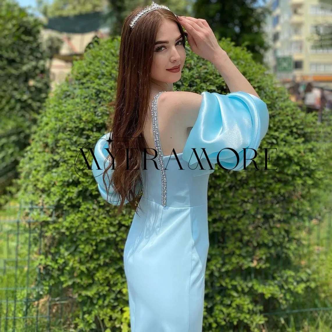 فساتين سهرة عصرية بحمالات رفيعة باللون الأزرق مطرز بحورية البحر بفتحة جانبية وكشكشة للحفلات الراقصة مخصصة من Fساتين Shicher