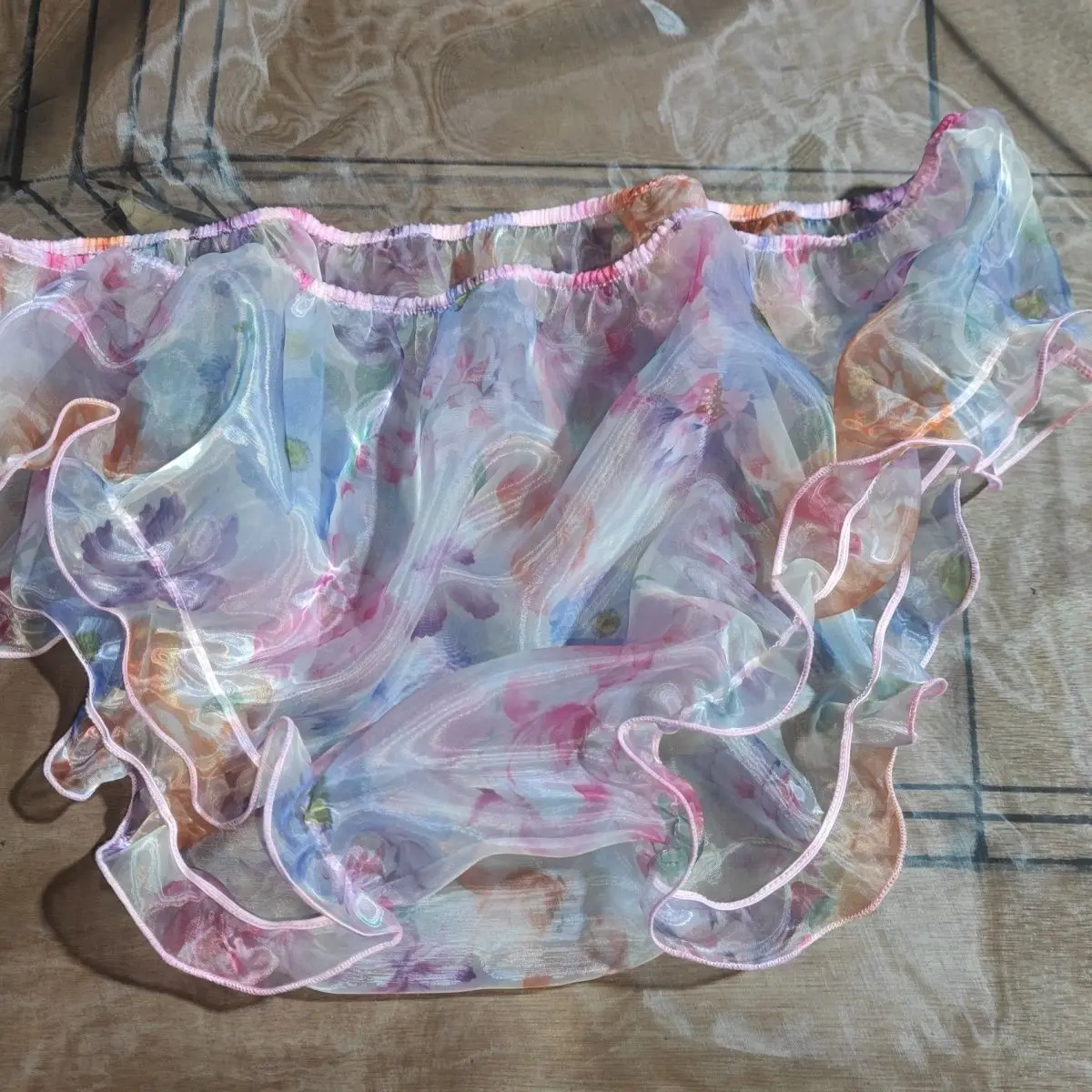 

Женские мягкие шелковистые блестящие трусики с эластичной резинкой на талии и рюшами, шелковистое на ощупь эротическое белье, прозрачные мужские сексуальные блестящие трусы из органзы