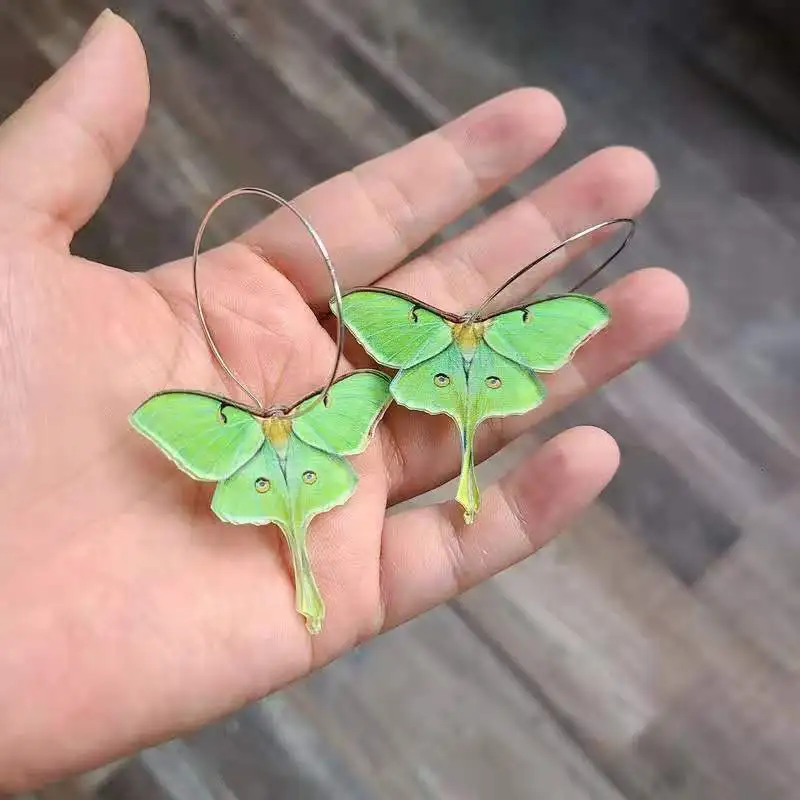 Fashion Green Butterfly Acrylic Pendant Earrings Women Girl Vintage Moth Earrings Funny Animal Jewelry Creative Gift Accessories