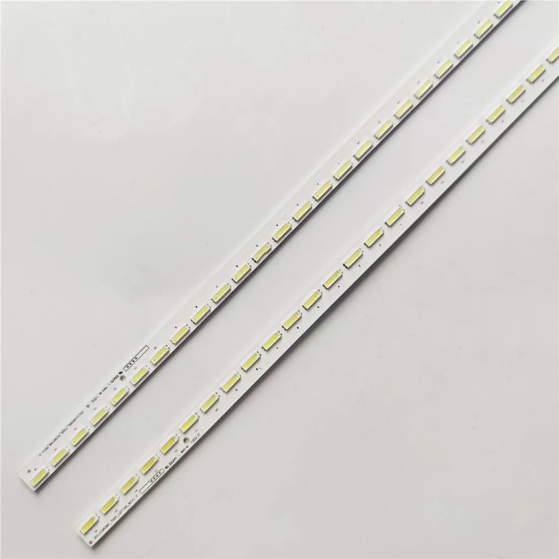 LED Backlight Strip 48โคมไฟสำหรับSkyworth 39 ''TV 2011CSR390_7020_RIGHT48_REV1.0 53GT-AZ390V700 39E61HR SEL390V7-S00D