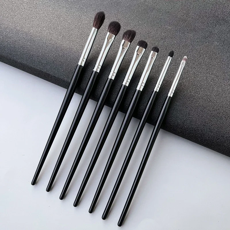 1pcs Precision Eyeliner Smudge Brush Makeup Brush Smudge Horse Hair Eyeshadow Smudge Brush Small Smoky Liner Makeup Brushes