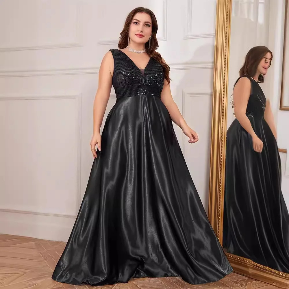 Abito lungo da sera taglie forti nero con scollo a V, senza maniche, interamente ricoperto di paillettes, in raso lucido, con vita impero e linea ad A, per la madre della sposa