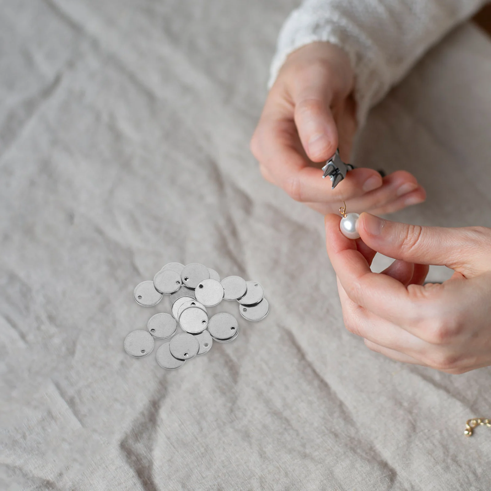 

20Pcs Stainless Steel Round Pendants Engraving Blanks Metal Tags for Jewelry Making 10mm Silver Sublimation Name Plate