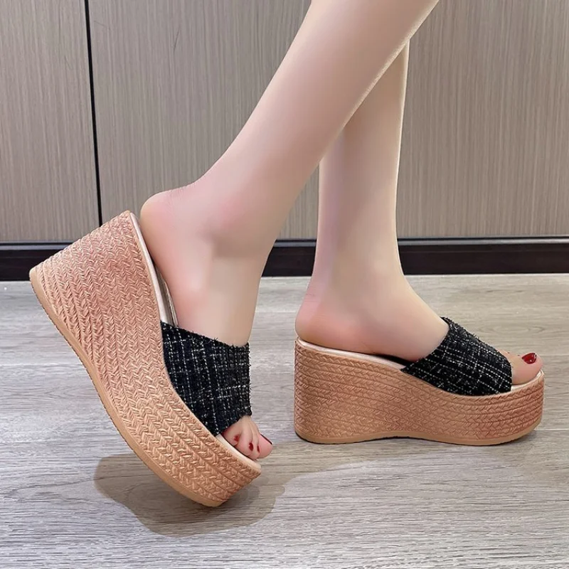 Female Shoes on Sale 2023 High Quality Modem Slippers New Women's Slippers Summer Beach Slippers Women Round Toe Ladies Slippers