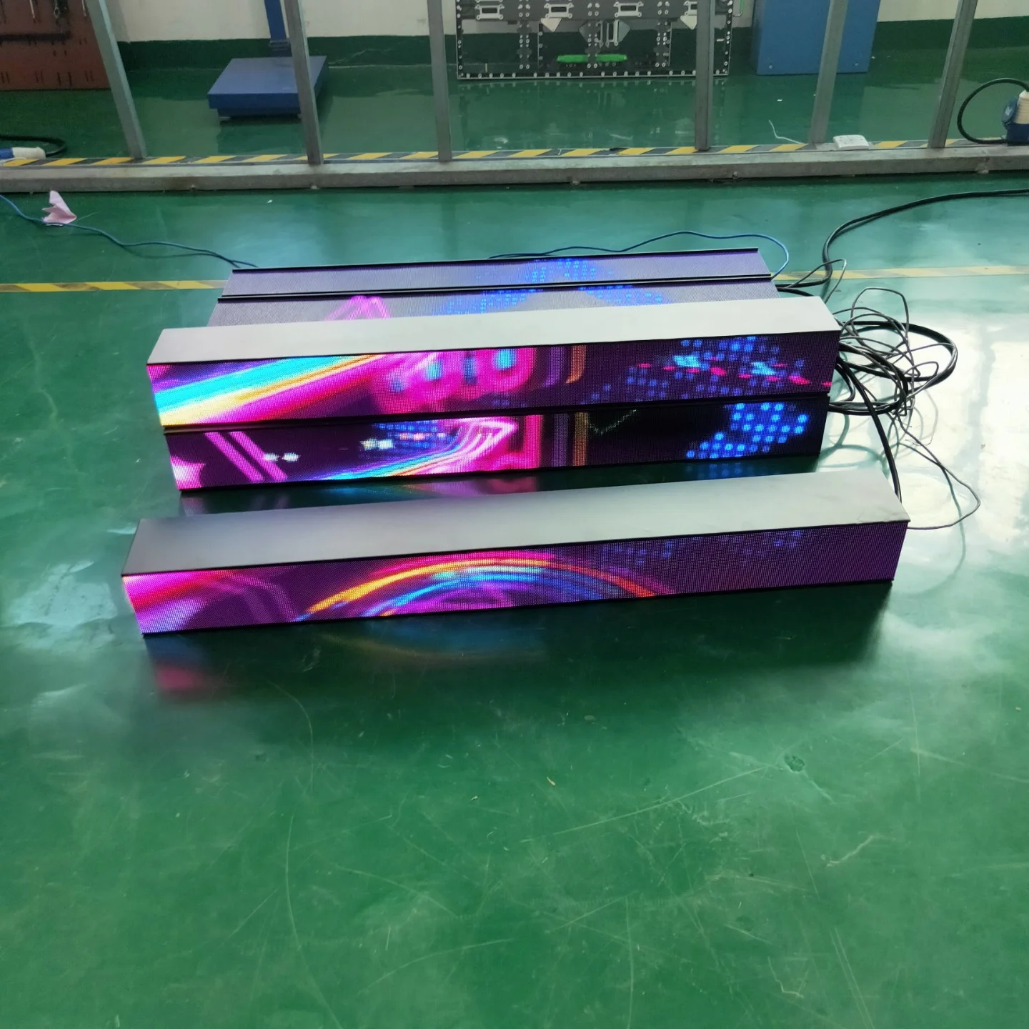 高輝度・高リフレッシュレート3840Hz P3屋内階段用LEDディスプレイ、LEDステップディスプレイ、LEDラダー、大型ビデオサイン