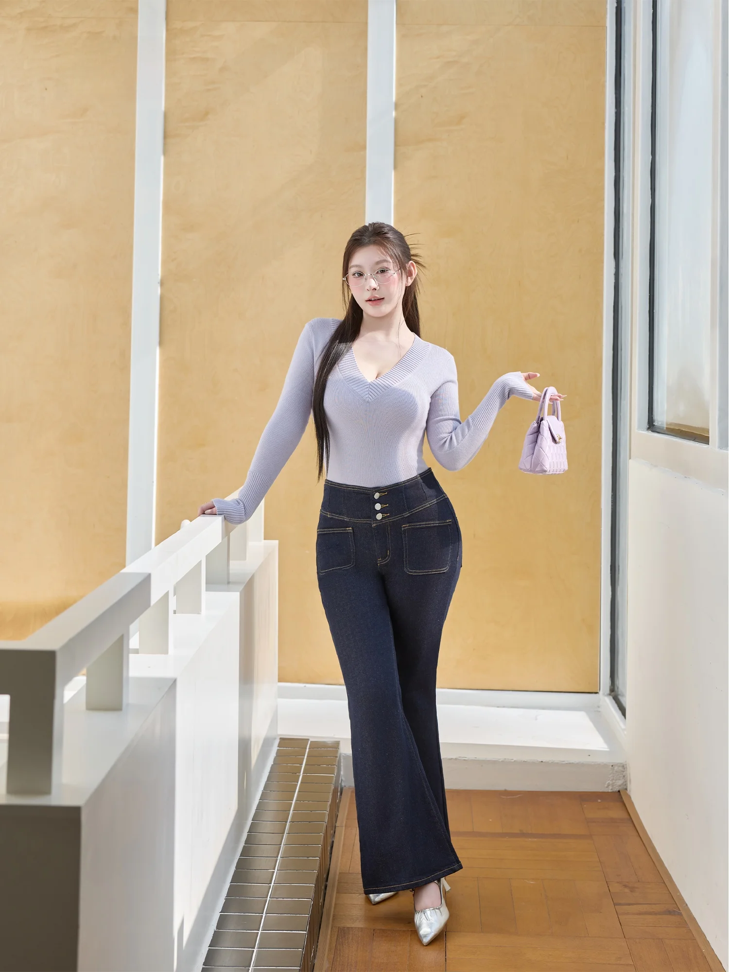 

Джинсы с высокой талией Zhou Bai Zi: идеальная посадка, подтягивающие талию и живот, повседневные брюки для женщин, расклешенные штанины