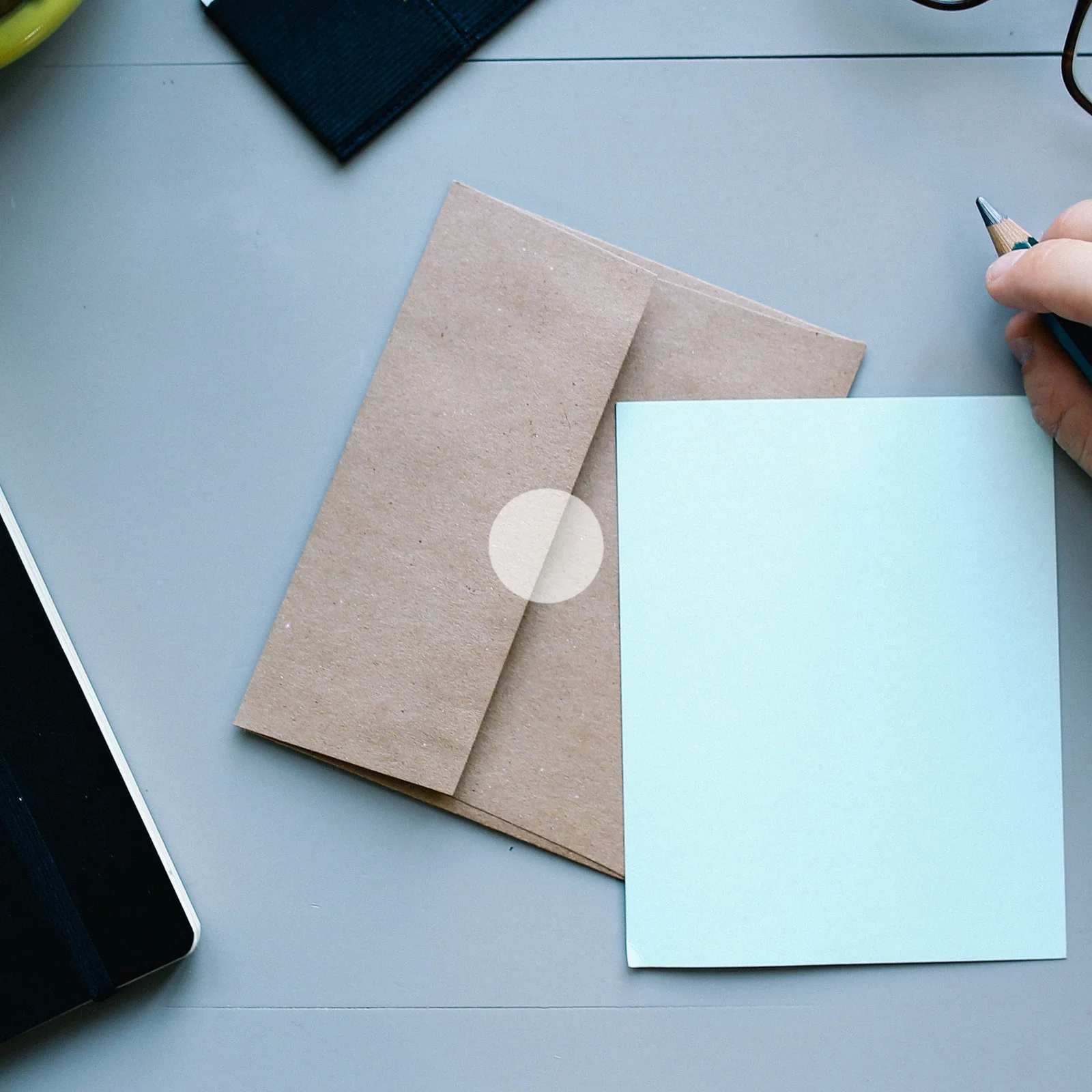 15 Sheets Waterproof Round Clear Stickers Transparent Circle Labels for Packaging Envelope Seal Retail Use Clear Stickers