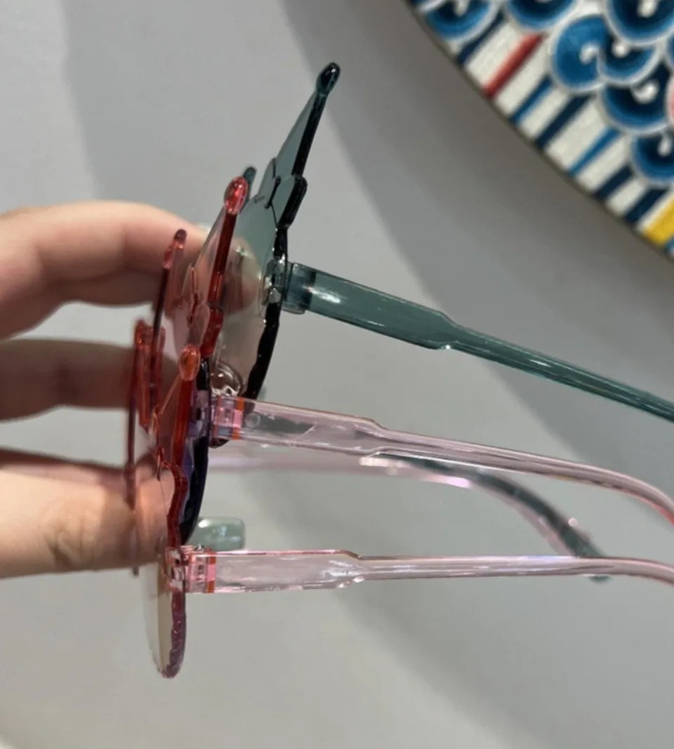 Randlose, kätzchenförmige Sonnenbrille für Mädchen, 2025, neue Farbverlaufs-Sonnenbrille mit mehrfarbigem Dekor, niedliche Bonbonfarben-Kindertöne – Detail 1