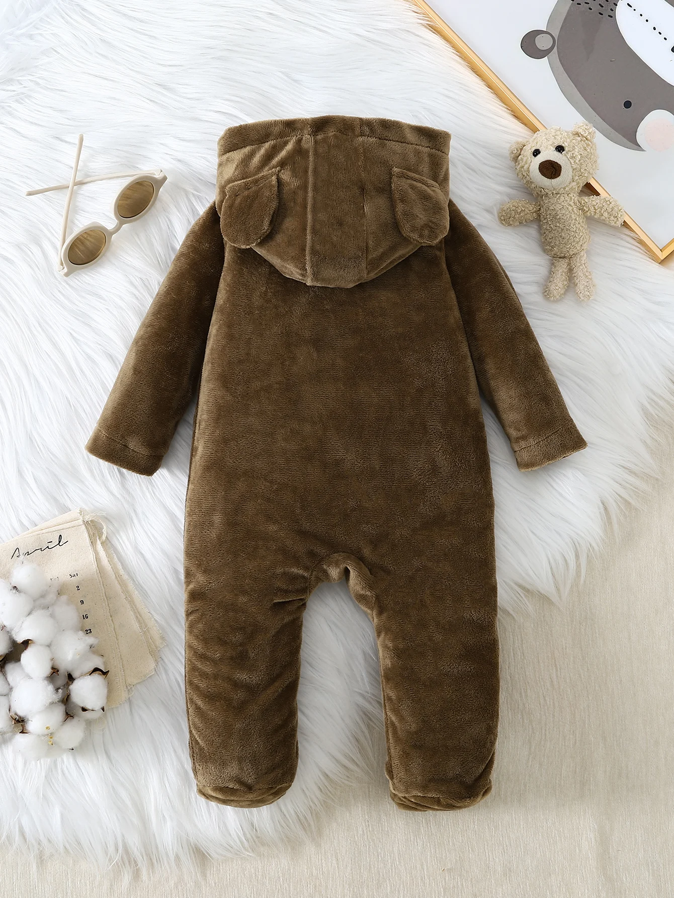 1 Stück Baby-Winter-Flanell-Strampler mit Füßen, Niedlicher Bärenohren-Kapuzenanzug mit Vollreißverschluss, Warmer Einteiler für 0-18 Monate – Detail 2