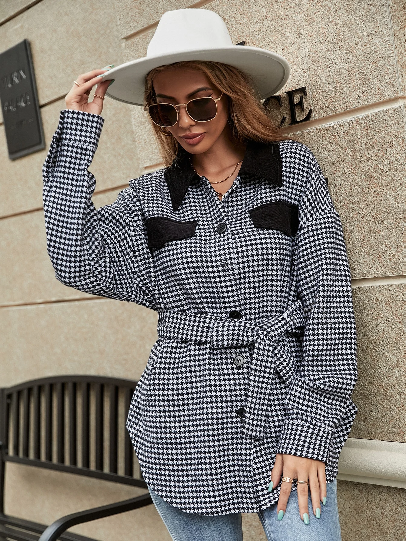 เสื้อแจ็คเก็ตทรงหลวมสไตล์ลำลองและอเนกประสงค์สำหรับผู้หญิงในฤดูใบไม้ร่วงและฤดูหนาว โดดเด่นด้วยสไตล์อเมริกันย้อนยุคพร้อมลวดลายพันเส้น