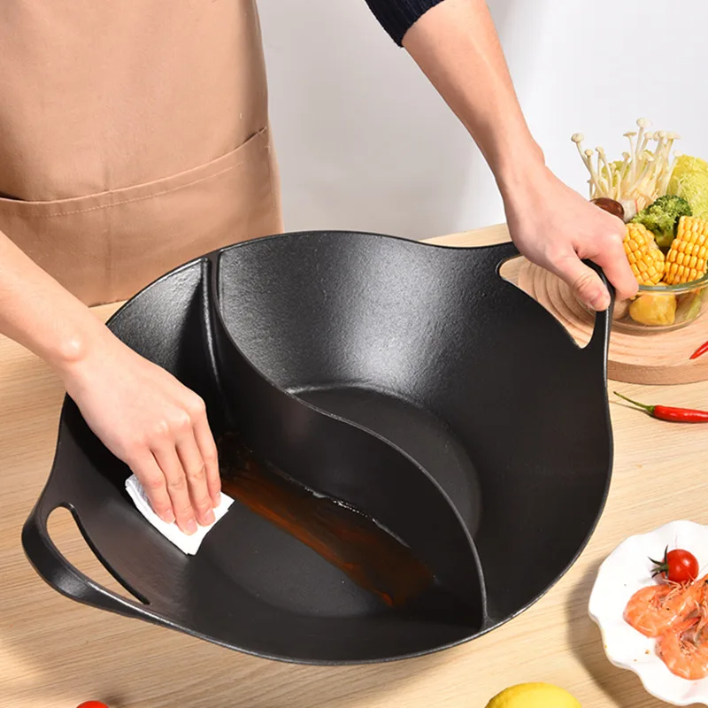 

Чугунная эмалированная кастрюля в старом стиле с двойной веревкой для ушей и уличным постачальником, кастрюля-мандаринка, утка, огонь, антипригарная посуда