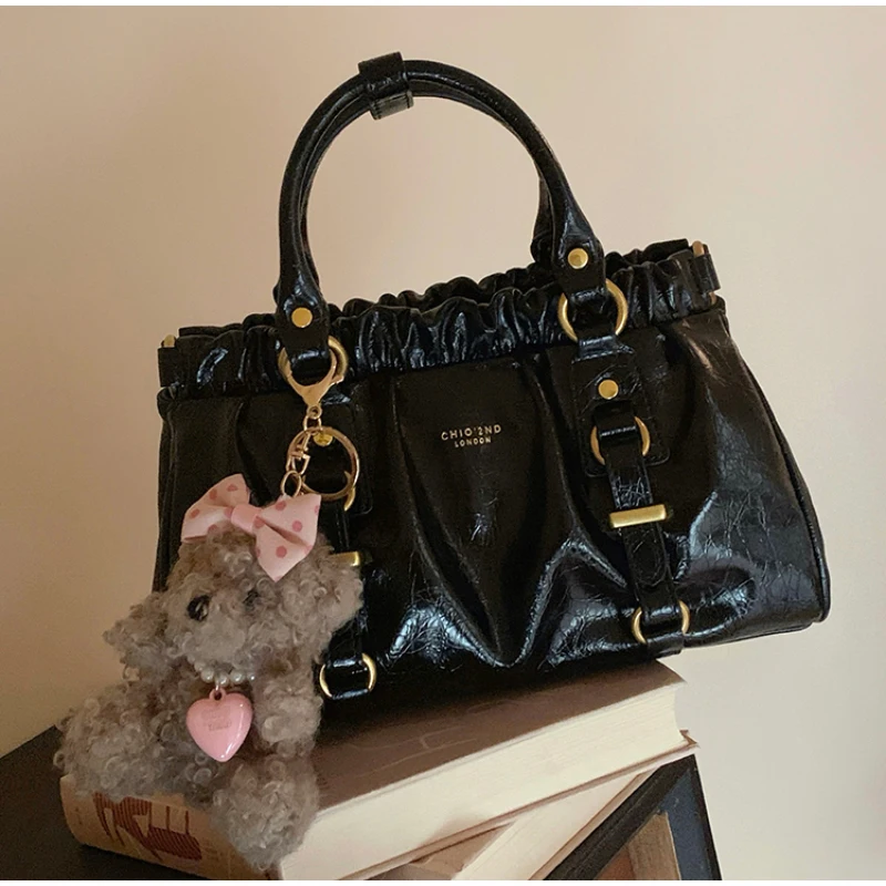 

Luxury Pleated Handbag Black High-end Hardware Shiny Leather Shoulder Bag With Teddy Bear Pendant Magnetic Buckle Crossbody Bag