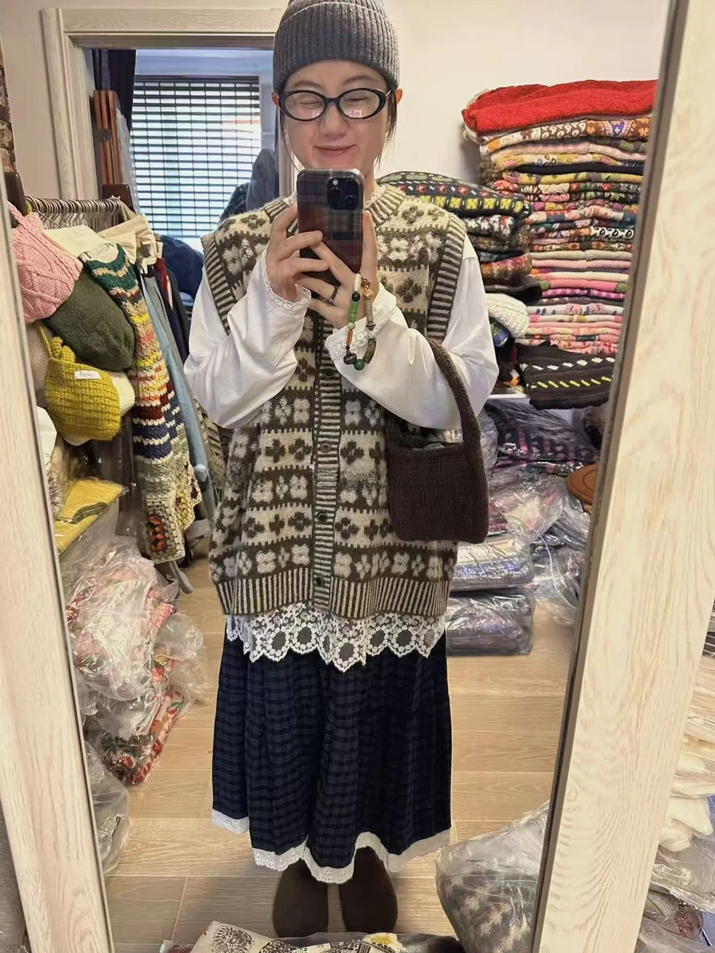 

Осенне-зимний вязаный жилет с цветочной вышивкой, свободного кроя, больших размеров, модный, цвета орехового дерева, универсальный, для женщин.