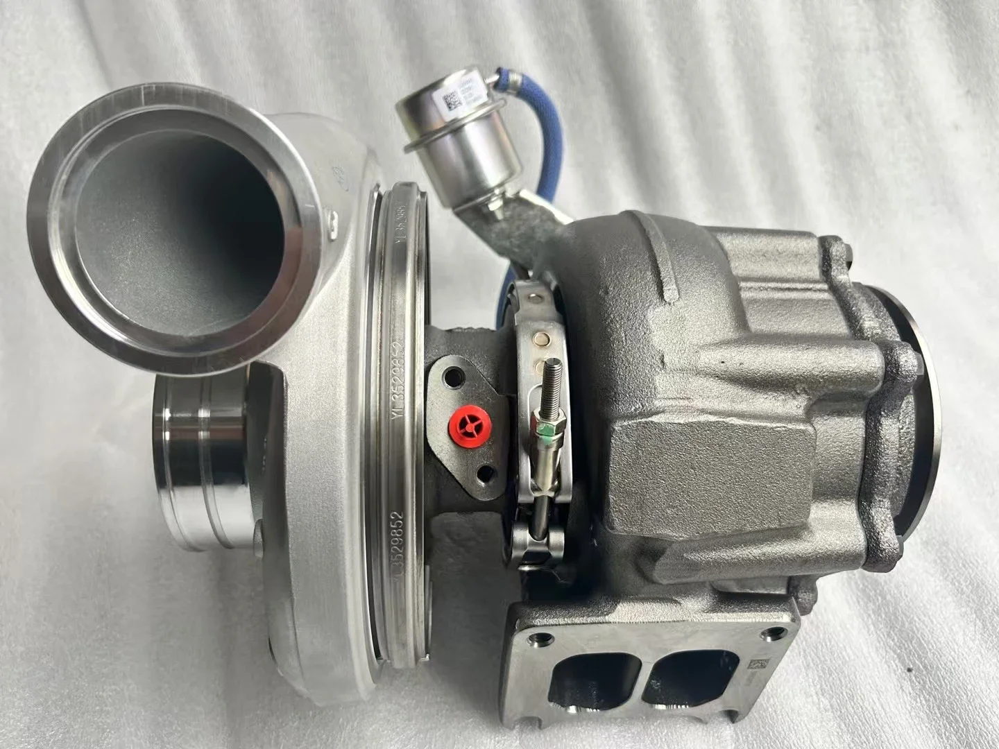 Gruppo turbocompressore vendita calda 1118010-E9300 per camion DONGFENG