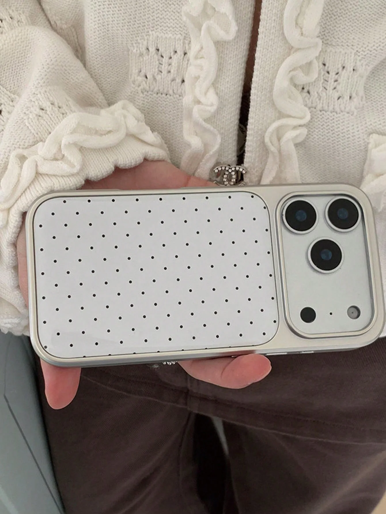Simple White Polka‑Dot Glossy Soft Cover With Electroplated Silver Frame & Large Camera Window ForiPhone11‑13-16-17-18Pro ProMax