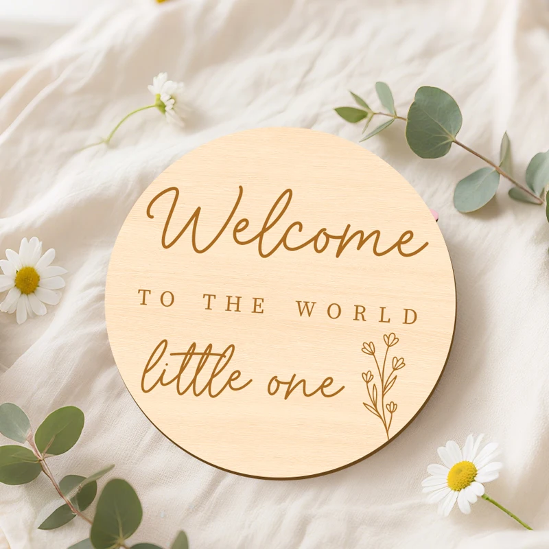 Neugeborenenschild „Welcome To The World Little One“ Photobooth-Requisiten aus Holz, ein Basteln mit Schriftzug und Blumenmuster, Babyparty-Requisite