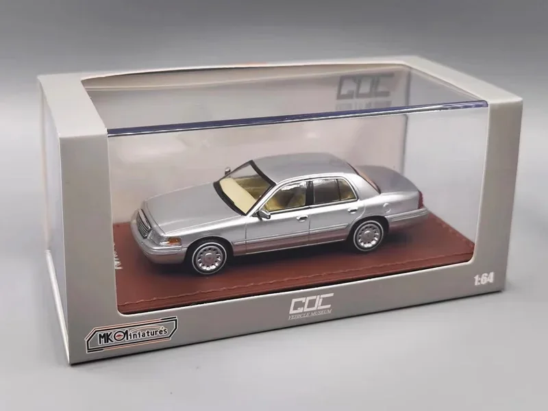 GOC 1:64 Crown Victoria Metallic Silver limited800 Diecast Model Car