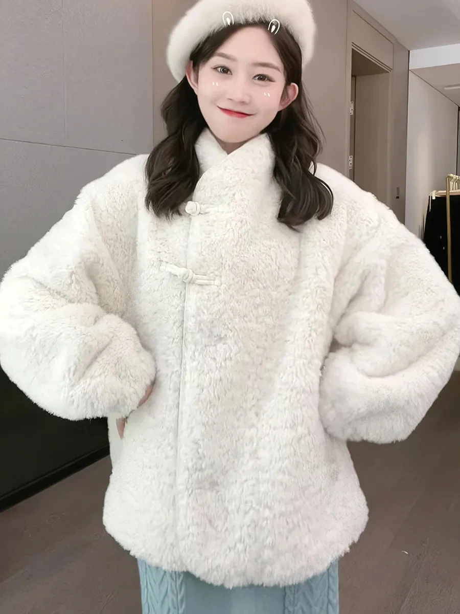 

Пальто из меха ягненка на пуговицах на осень и зиму 2025, новое милое маленькое пальто в гонконгском стиле в стиле ретро для женщин