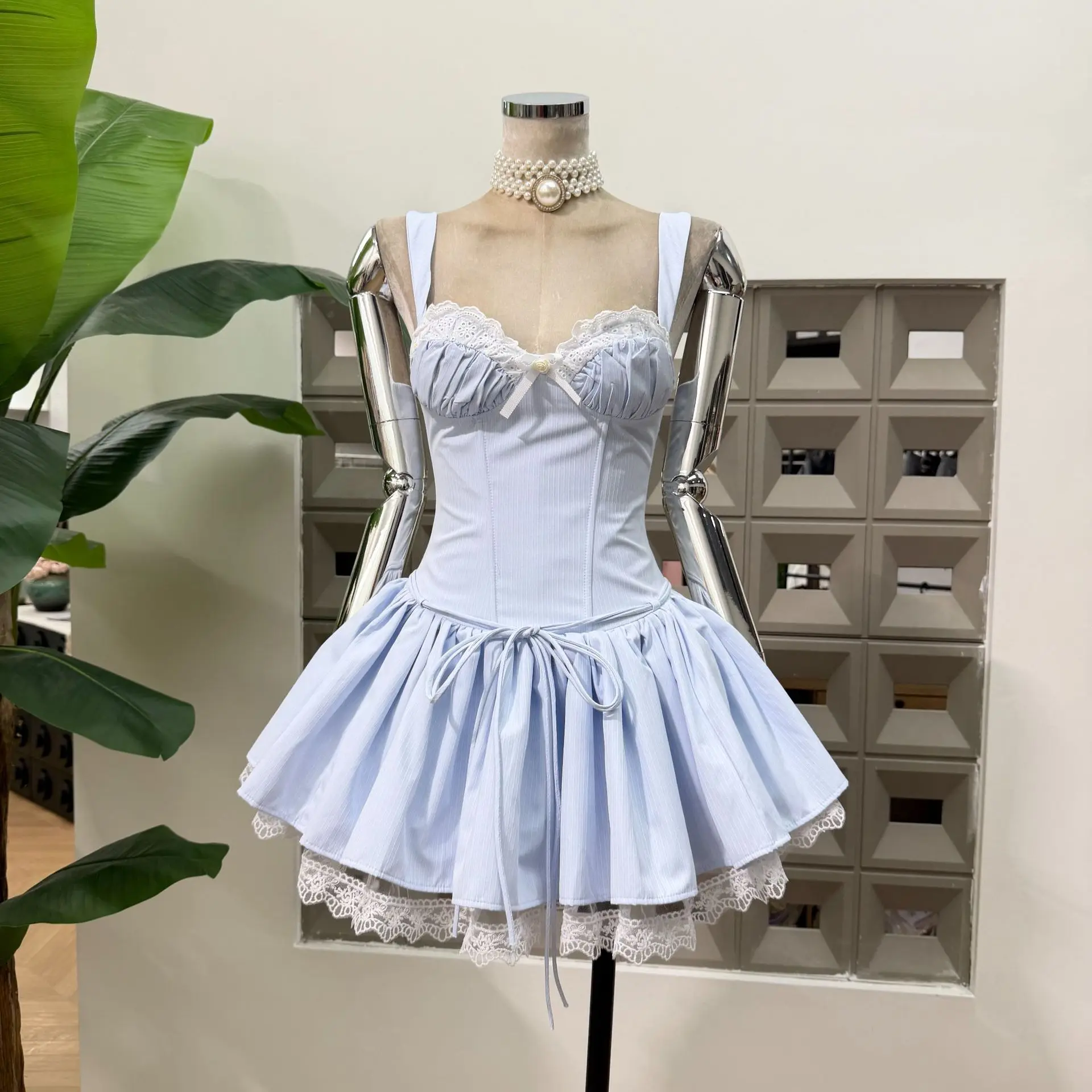 Sommerliches neues Minikleid mit Spitze, Blumenmuster, Shell-Cup, tiefem Ausschnitt, Korsett-Taille, süßes Coquette-Party-Cocktailkleid für Damen, Kleider, Vestidos
