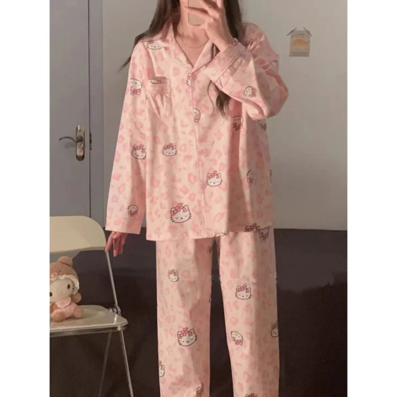 Sanrio ชุดนอนสีชมพูลายเฮลโลคิตตี้, ชุดนอนแขนยาวสำหรับผู้หญิงชุดนอน MODE Korea เสื้อผ้าเสื้อใส่อยู่บ้านอะนิเมะสำหรับฤดูใบไม้ผลิฤดูใบไม้ร่วง