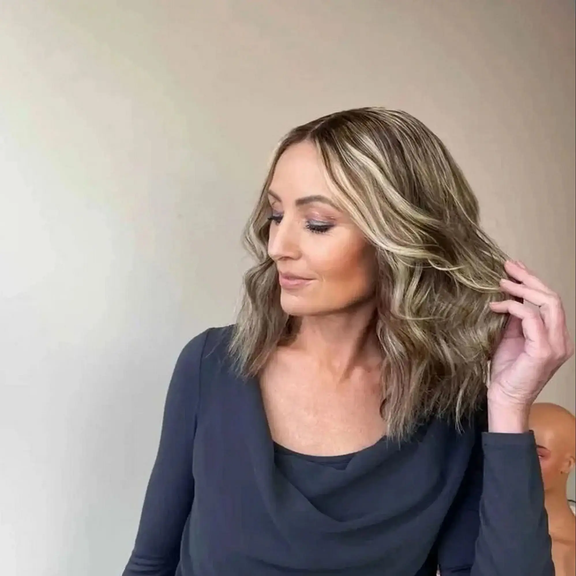 

Women’s Wig Soft Short Wave Blonde Highlight Wigs Synthetic HD Lace Front Wigs Glueless Ready To Wear Daily Party Cospaly Use