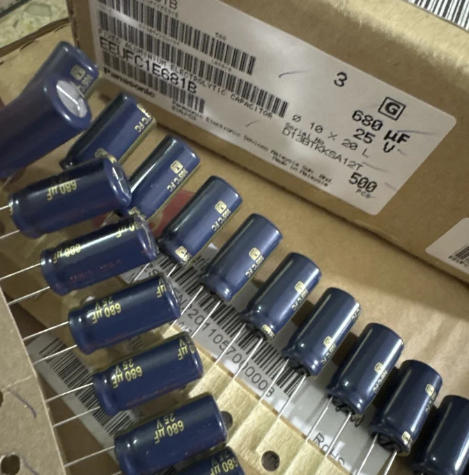 10PCS/LOT Matsushita FC 16V 25V 35V 50V 63V 100V 100UF 220UF 330UF 470UF 560UF 680UF 6.3V Audio Electrolytic Capacitor 105C