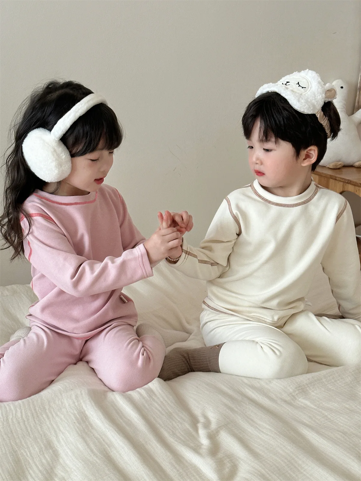 Girls Suits 2024 New Winter Childrens Wear Korean Style Girls Baby Cashmere Cashmere Warm Line Autumn Clothing Two-piece Set image 4
