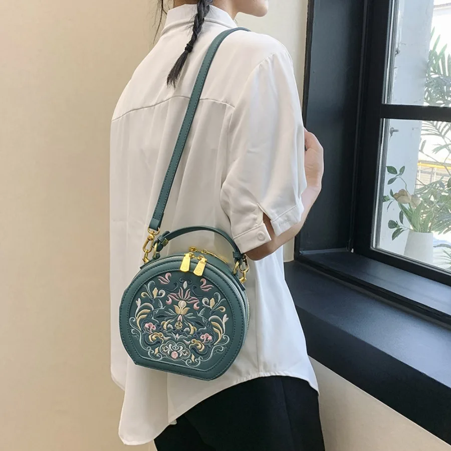 

New spring and summer crossbody bag New Chinese-style embroidered handbag High-end texture New Chinese-style small round bag