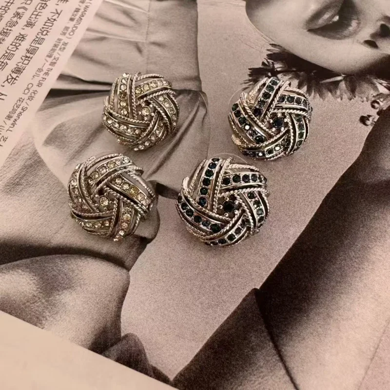 VKVVA Fashion Jewelry Vintage Gold-Plated Twisted Wave Leaf Swirl Stud Clip-On Earrings for Women Birthday Gifts, Unique Gift