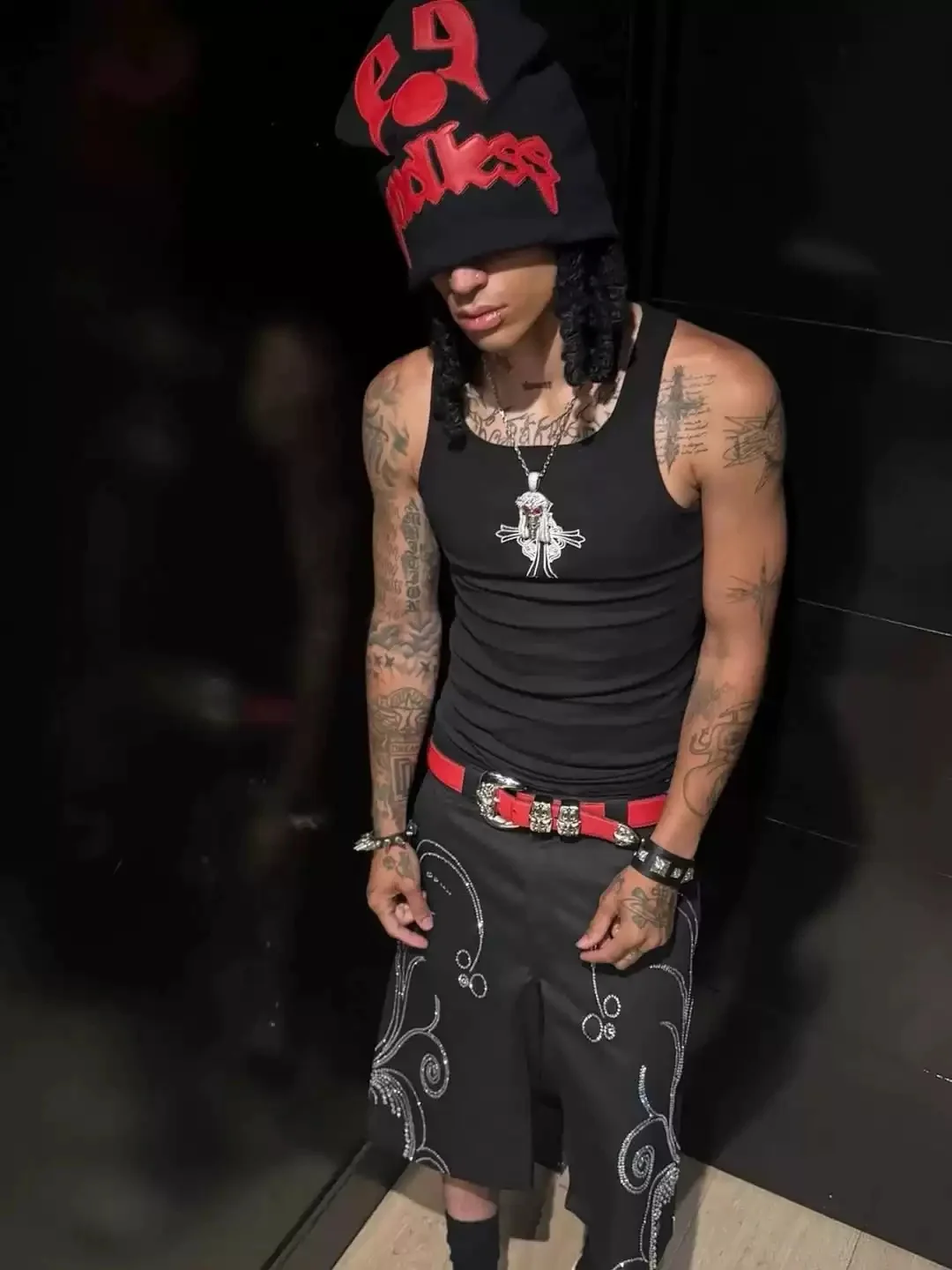 

Черно-красная кожаная полая конструкция в стиле ретро, уличная одежда, холодная кепка, маска Джокер, хип-хоп, индивидуальная шляпа High Street