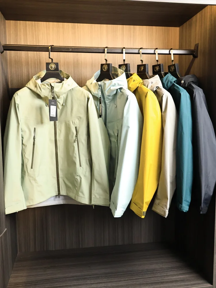 High-End Outdoor Men's Loose OS Version Waterproof Hooded Jacket Fashionable Urban Style Nylon Fabric Casual Wear Spring Season