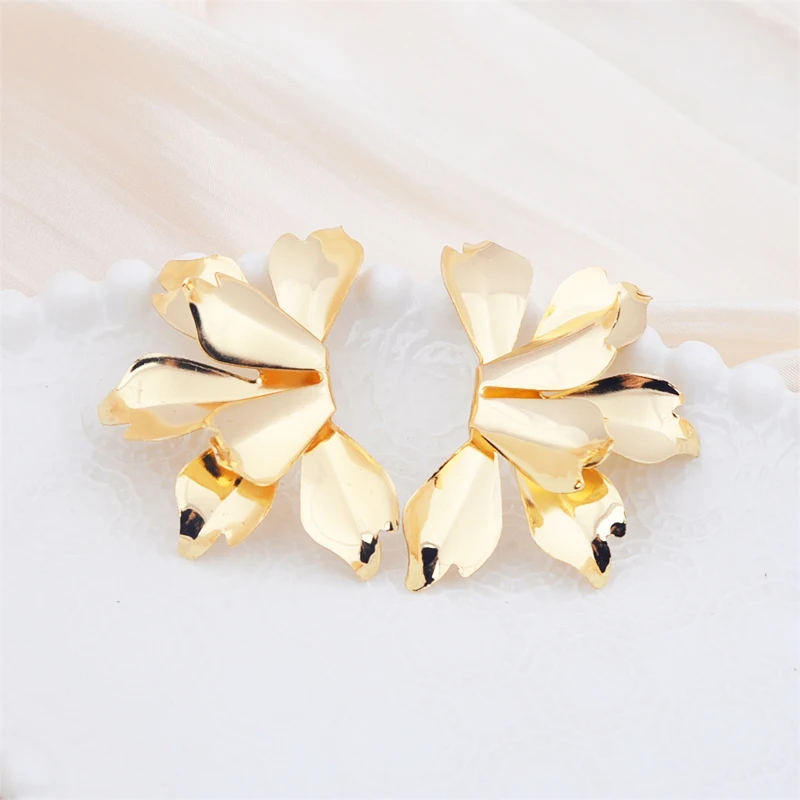 

New Exaggerated Folded Metal Dangle Earrings Wave Shape Women's Drop Earrings Gold Color Alloy Material Female Hanging Earrings