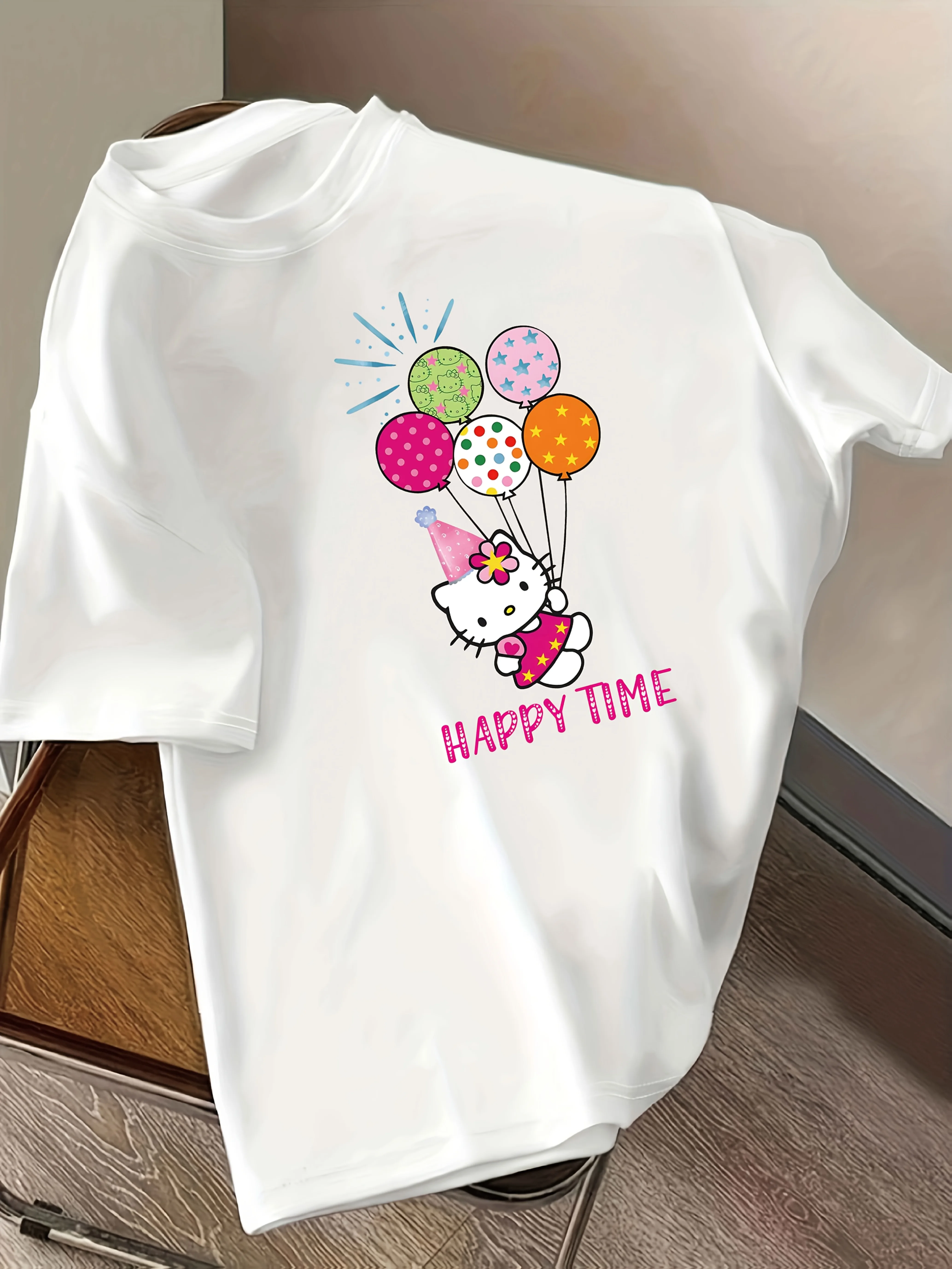

Sanrio Hello Kitty T-shirt with Happy Time lettering short sleeves for both men and women, cute, personalized and fashionable