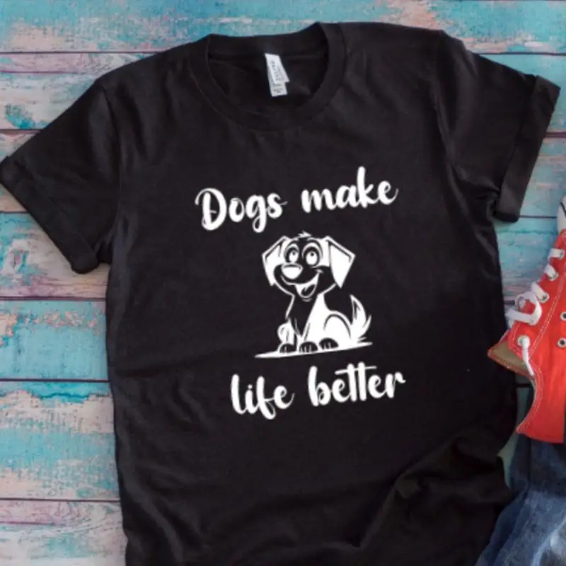 

Черная мужская и женская футболка Dogs Make Life Better