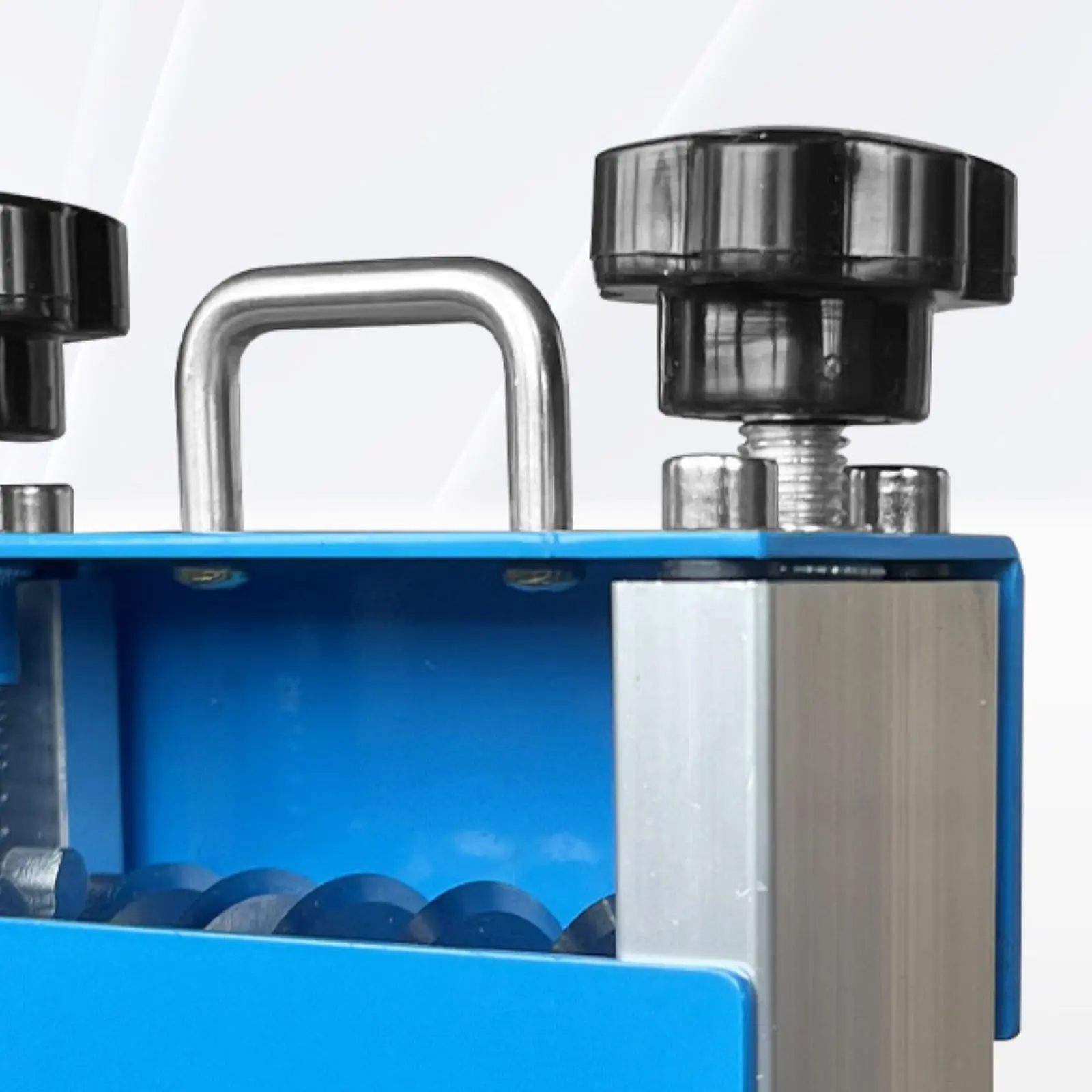 Multi-Hole Cord Peeler Twin-Drive-Drive Hand Crank Wire Stripper Manual Cord Peeling Tool Efficient Peeling Workshop Equipment
